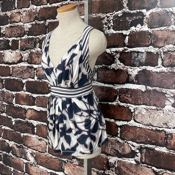 BCBGMAXAZRIA Tank Top Sleeveless Blouse Cream Pink Tie Size Medium - Picture 3 of 14